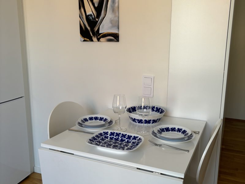 Charmig lägenhet innanför ringmuren