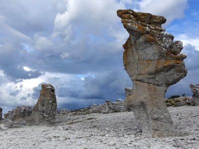 Fårö – en komplett guide till stränder, raukar, restauranger och dagsutflykter